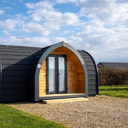 Отель Camping Pods, Dovercourt Holiday Park Харвич Экстерьер фото